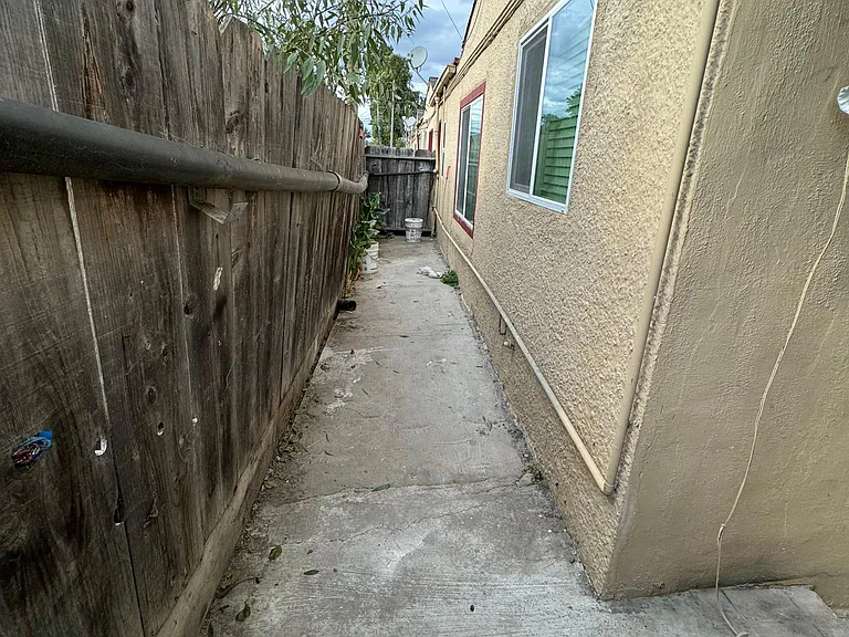 1136 N Sanborn Rd #6 — Photo 17