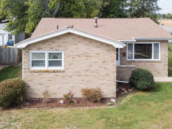 966 N 7th Ave, Canton, IL 61520