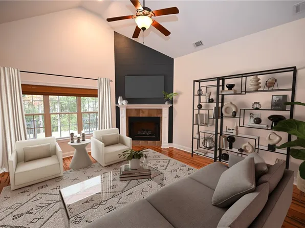 1748 Roanoke Ln, Auburn, AL 36830