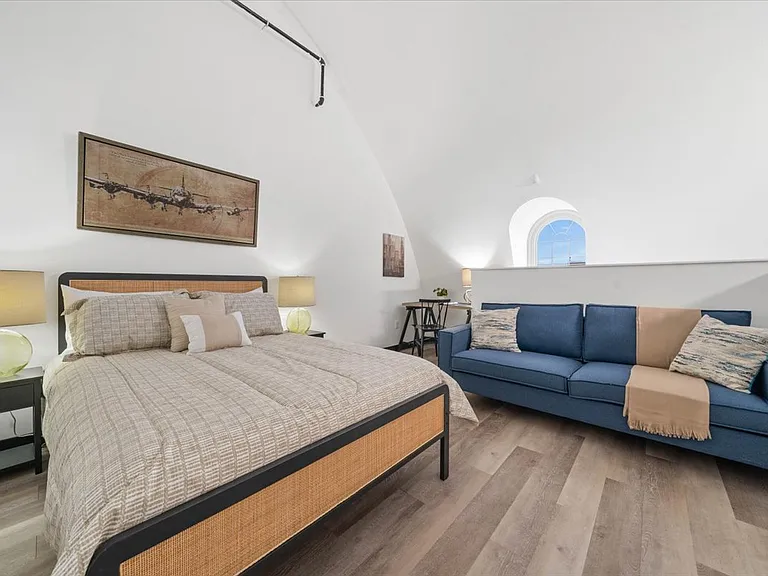 401 Olo Street - Former Church Parish Converted In Luxury Apartments! — Photo 15