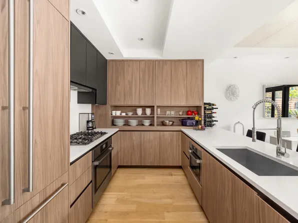 253 East Seventh Street image 4 of 9