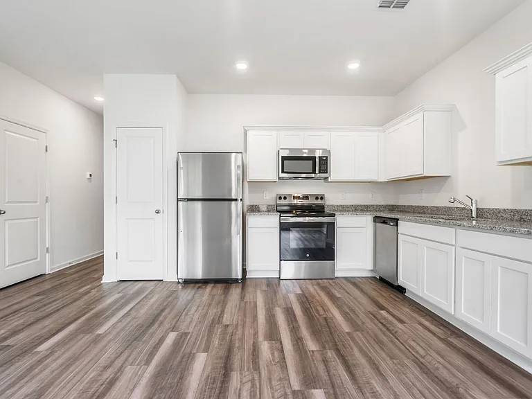 602 Jervis Way — Photo 3