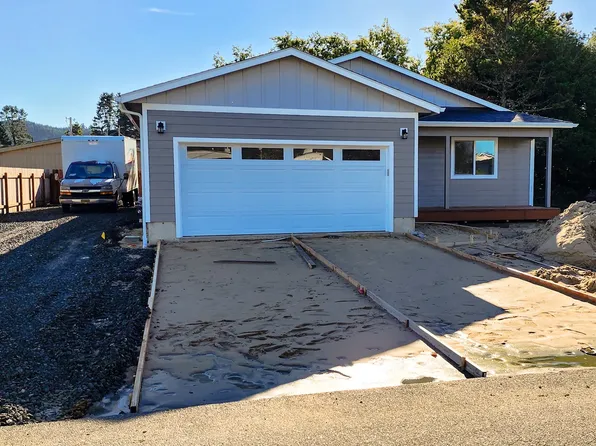 829 Jacobson Way, Lakeside, OR 97449