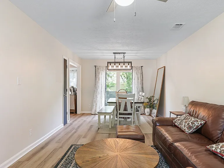 143 Cambridge Dr — Photo 18
