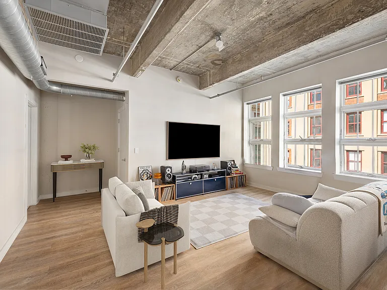 140 Bay St #5G — Photo 2