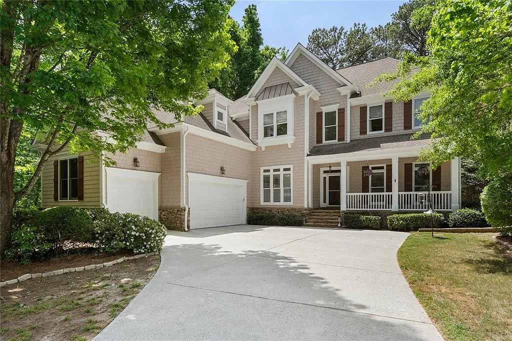 6 bed, 5.0 bath, 5398 sqft, $6,000 — Photo 1