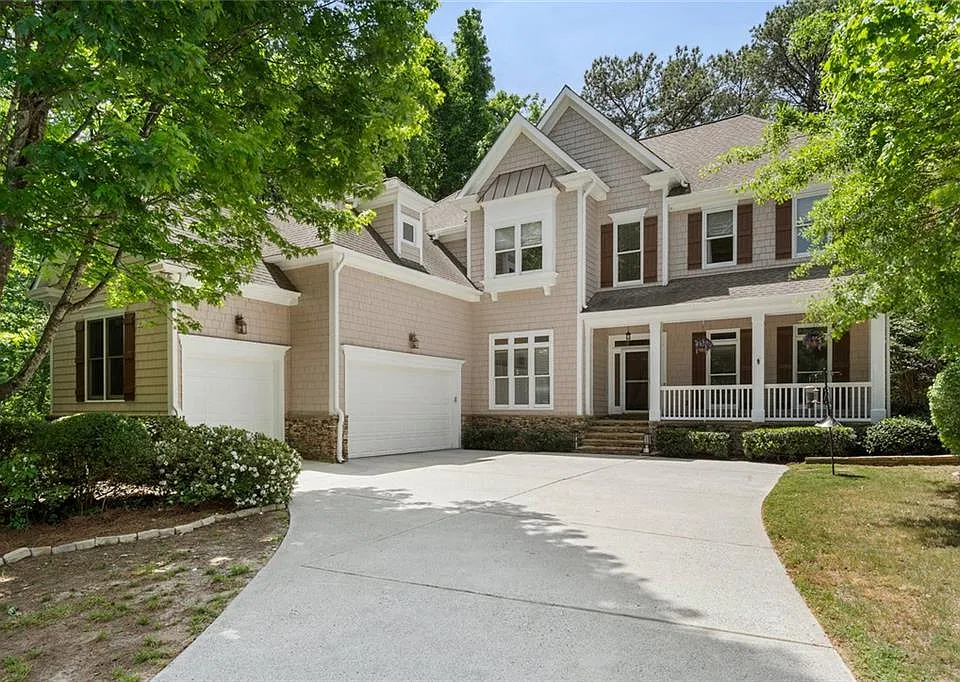 3698 Lakeview Dr