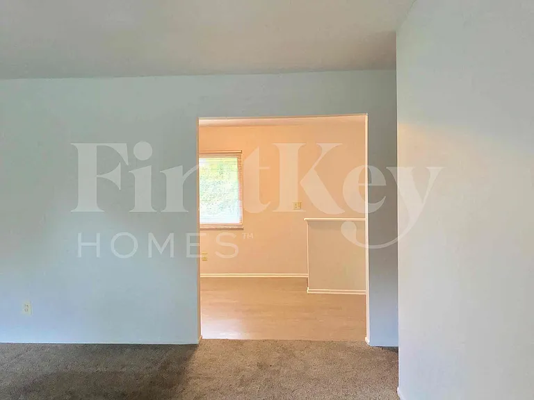 1222 Meadowbright Ln — Photo 3