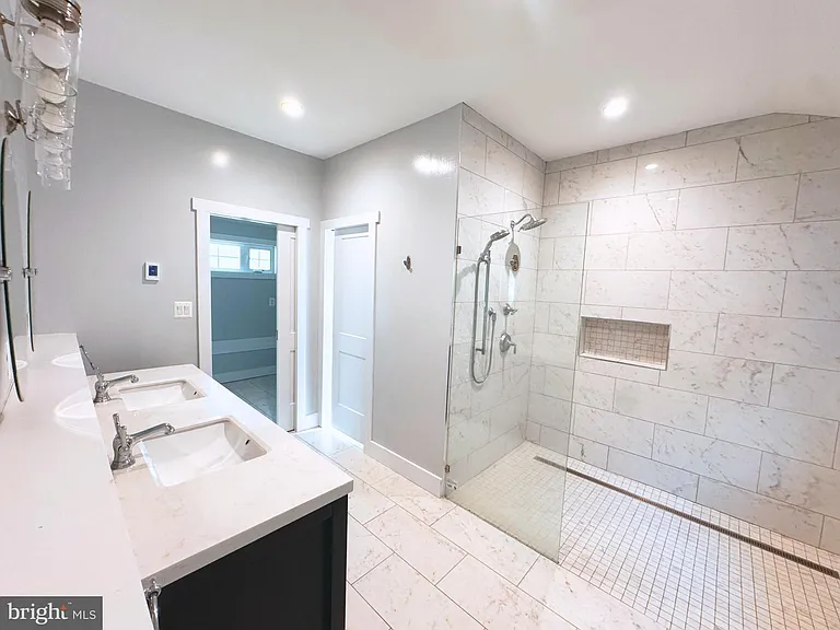 90 Avondale Cir — Photo 13