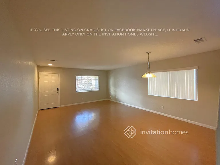 1529 Granville Way — Photo 2