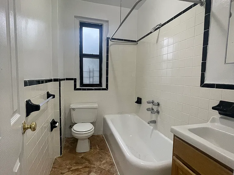 3341 Reservoir Oval W — Photo 6