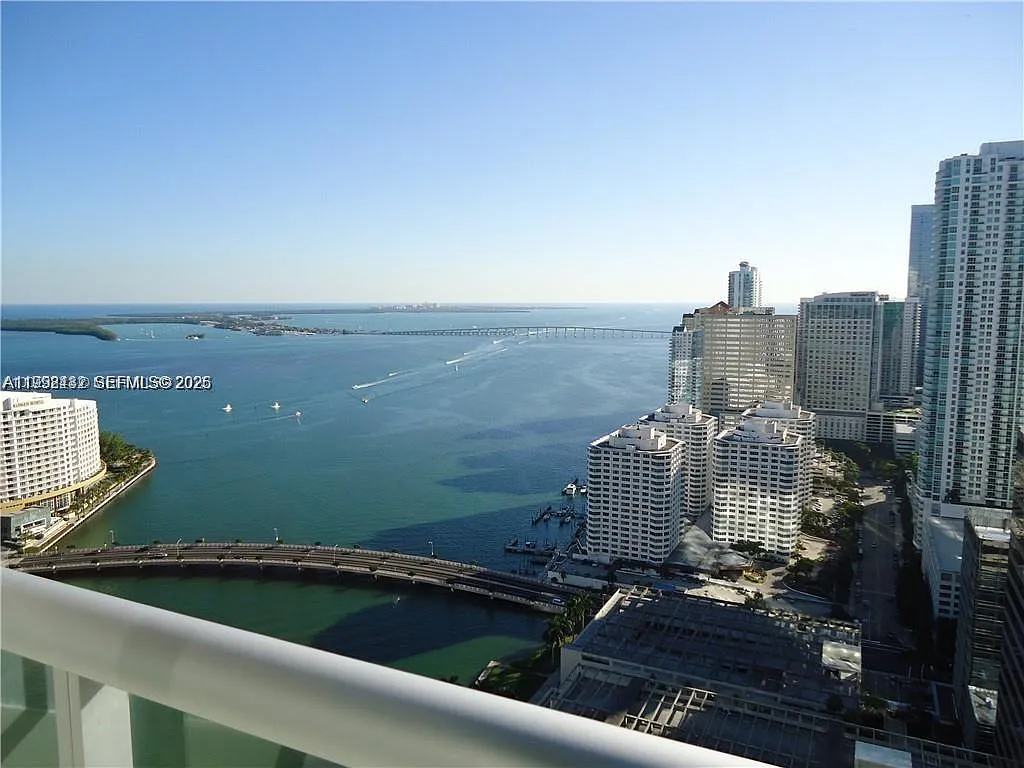 Icon Brickell No Two — Photo 2