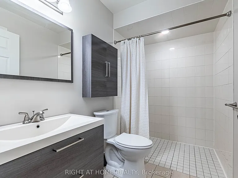 165 Main St E #7 — Photo 23