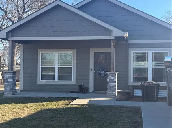 934 E Hamblin St, Ottawa, KS 66067