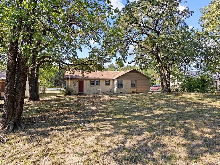 82 Vaughn Dr — Photo 24