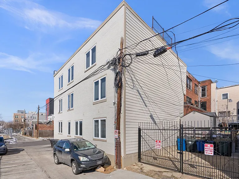 725 20th St NE — Photo 21