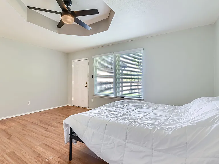 134 Bellair Dr — Photo 6