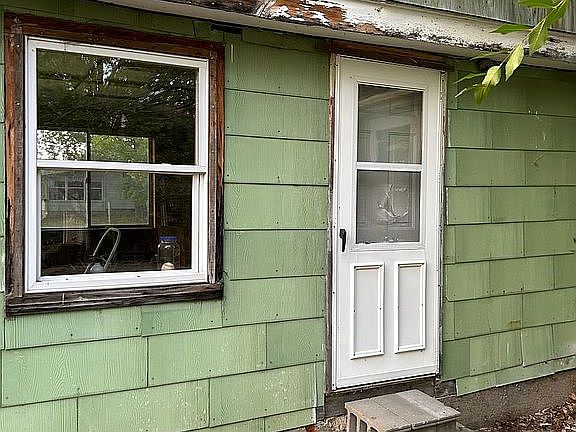 5th image of 2109 Irvine Ave NW
