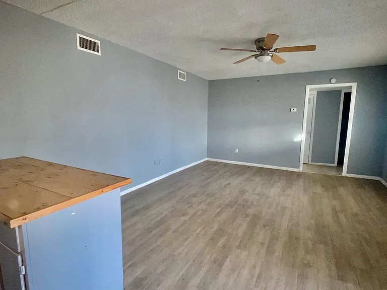 2906 Cornell St — Photo 7