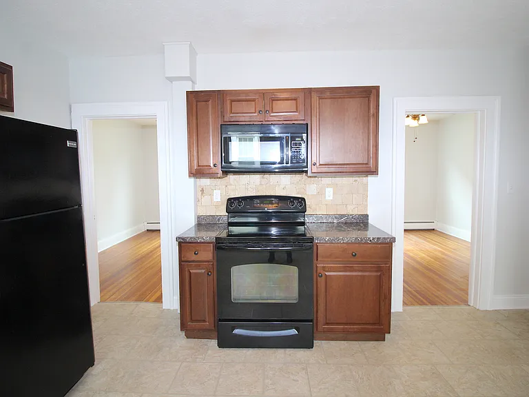 106 Grove St #1R — Photo 9