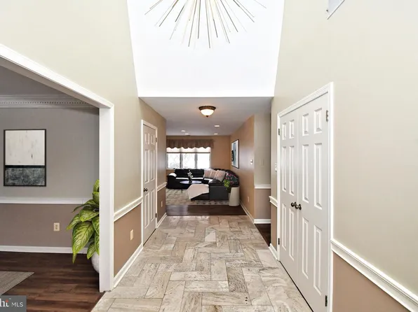 6196 Washington Ln, Bensalem, PA 19020