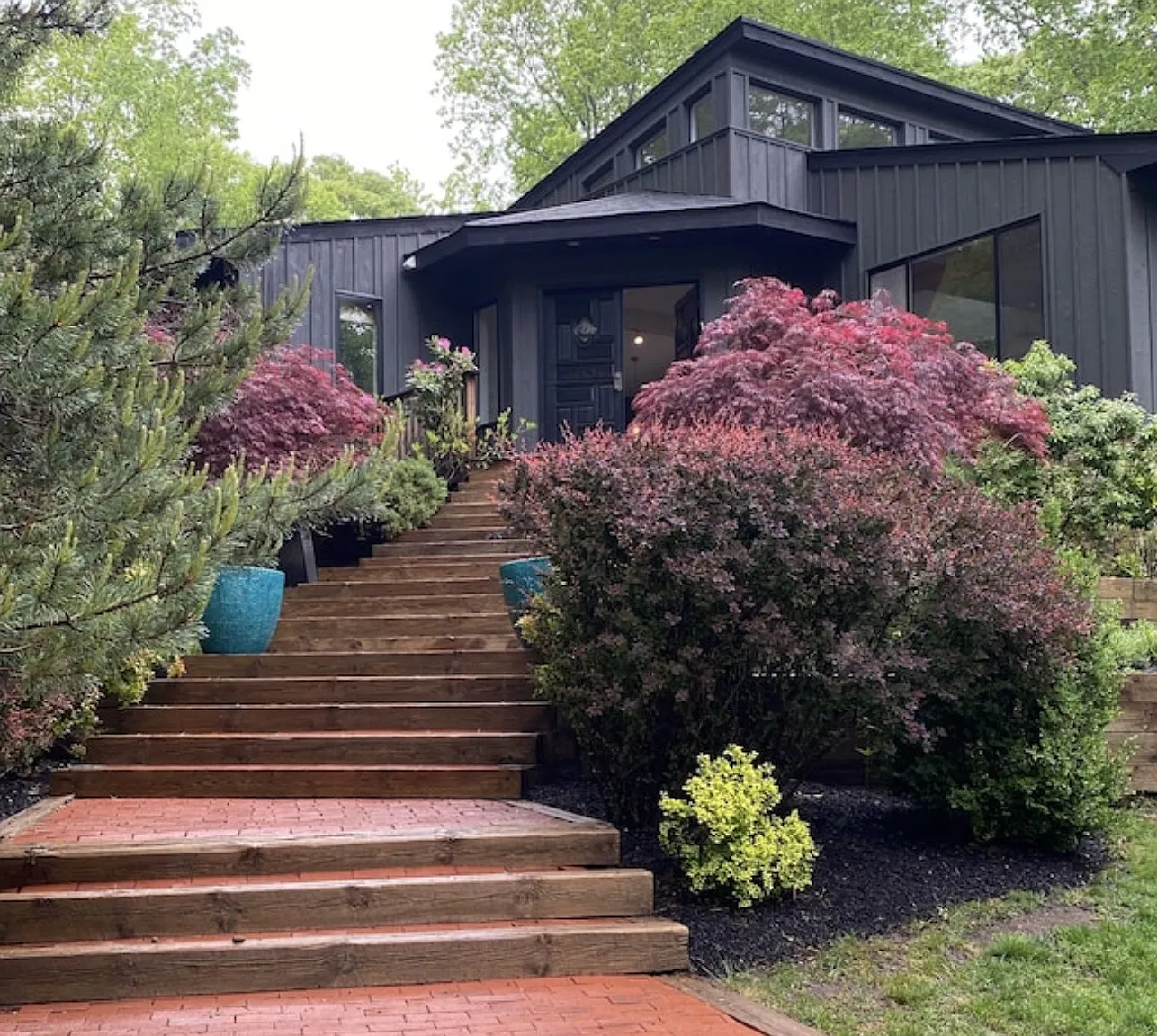 Contemporary Sag Harbor Living — Photo 1