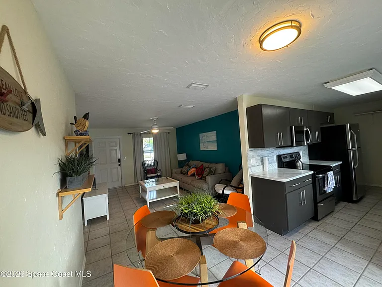 121 Franklyn Ave — Photo 7