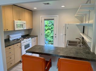650 S Calle Palo Fierro #B, Palm Springs, CA 92264