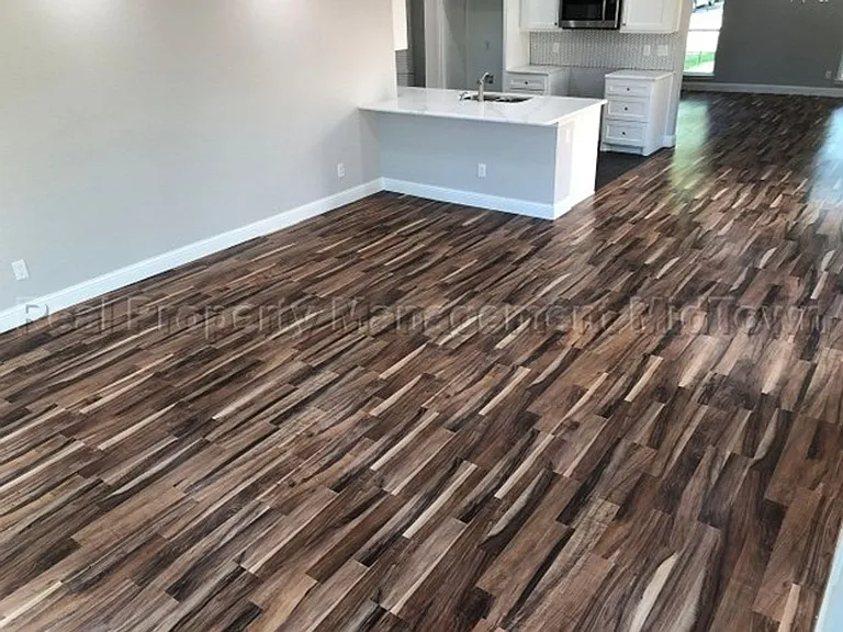 2325 Warwick Ave — Photo 12