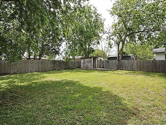5th image of 207 Craigmont Dr