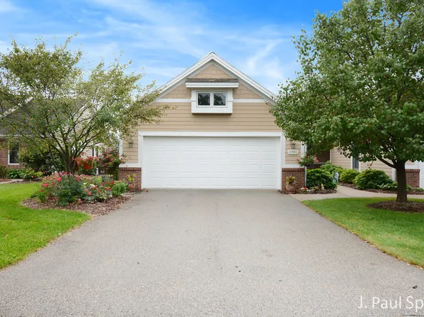 2940 Grand Isle Dr NE, Belmont, MI 49306