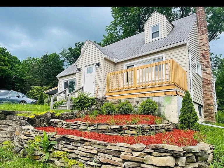 1477 Erickson Dr — Photo 4