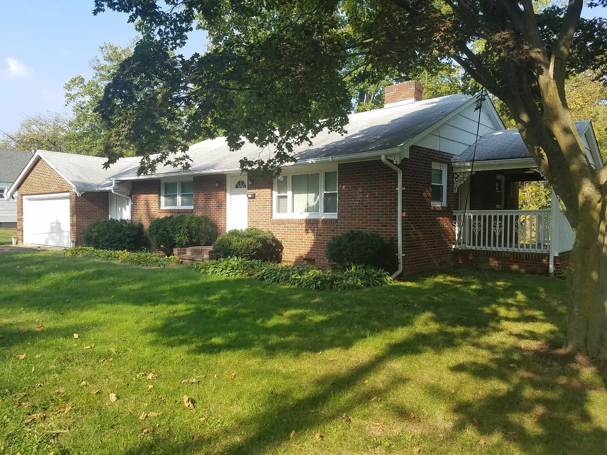 Exterior - 283 Main St