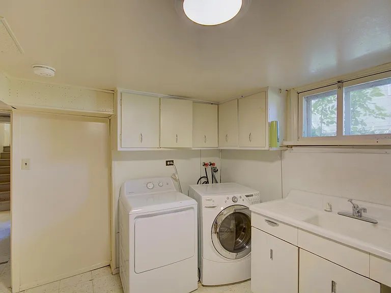 2257 S Franklin St — Photo 17
