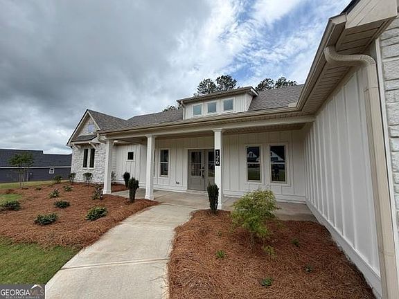 3rd image of 126 Woodford Dr
