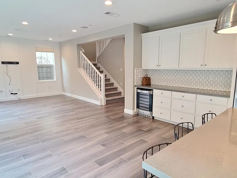 1066 Forbes Ln — Photo 13