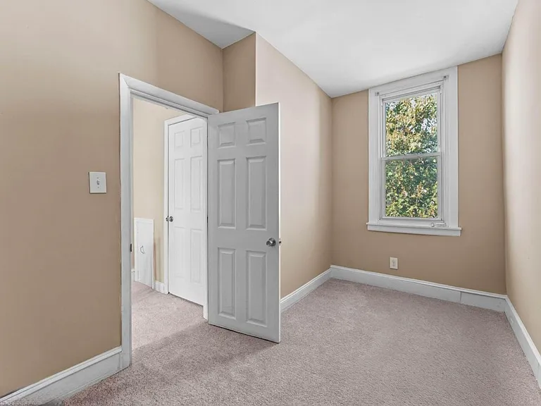 2223 Winton St — Photo 8