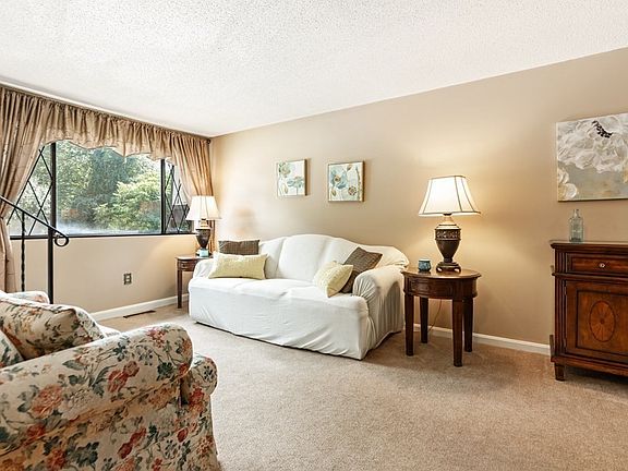 5th image of 409 Farrwood Dr Unit 409