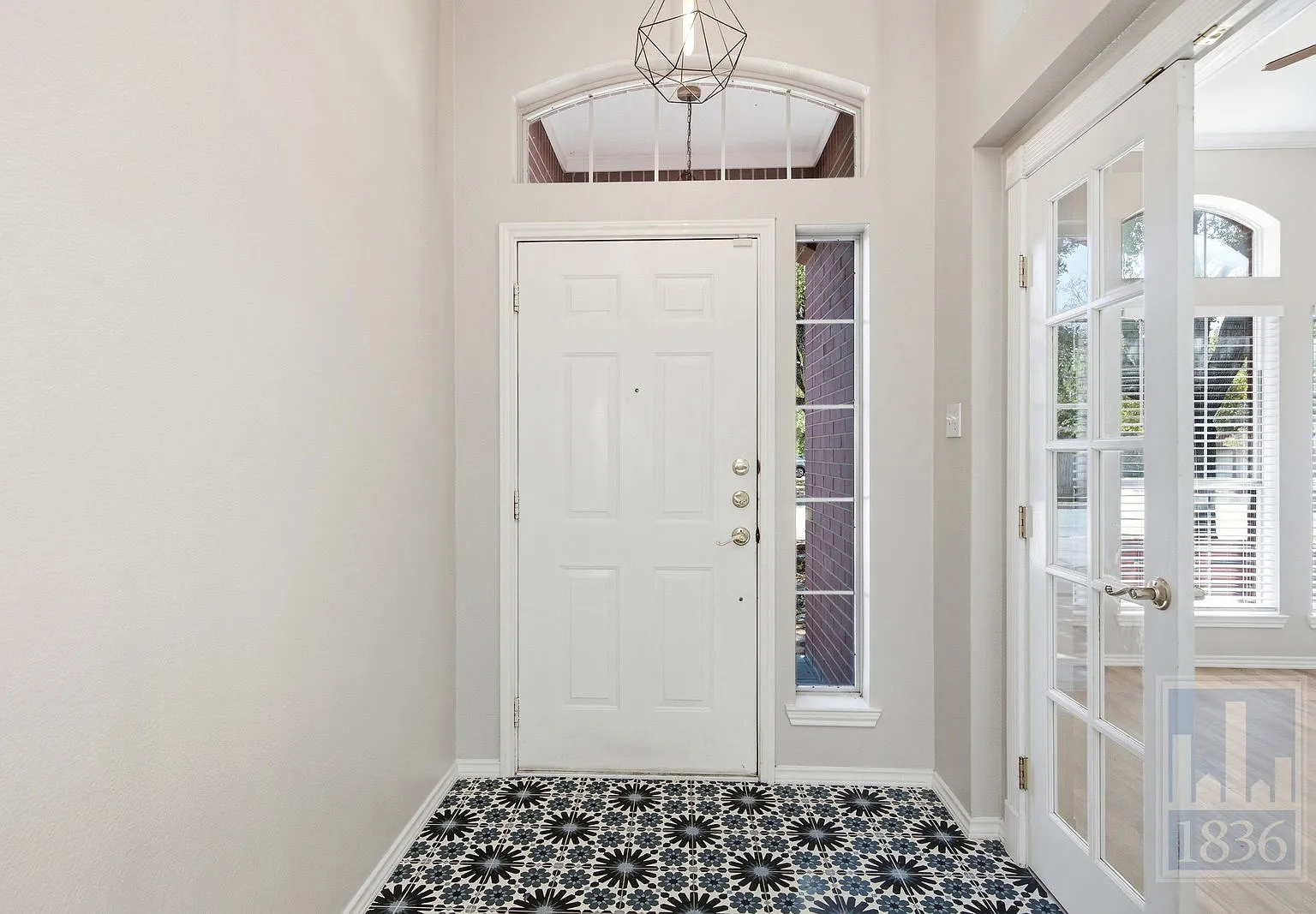 3 bed, 2.0 bath, 1895 sqft, $2,100 — Photo 2