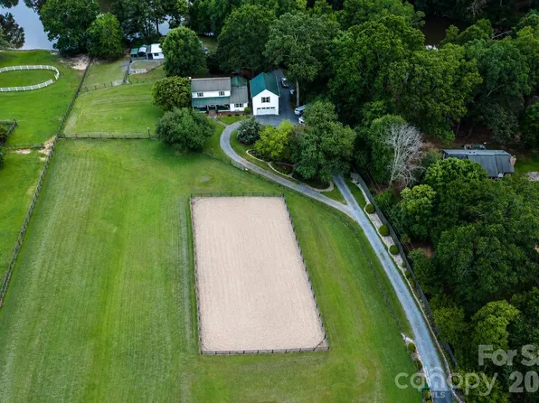 4904 Willow Pond Rd, Clover, SC 29710