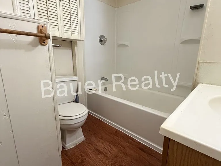 728 W 10th St — Photo 12