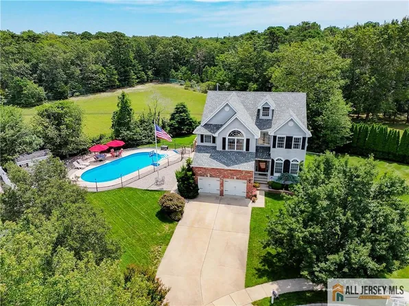 5 Overlook Ct, Bayville, NJ 08721