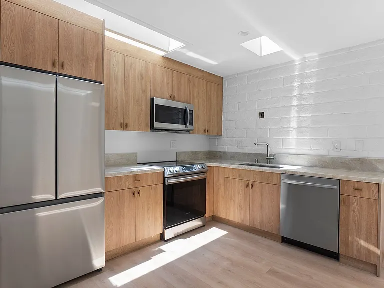 1105 N. Coast Highway | Sand Castle Apartments — Photo 2