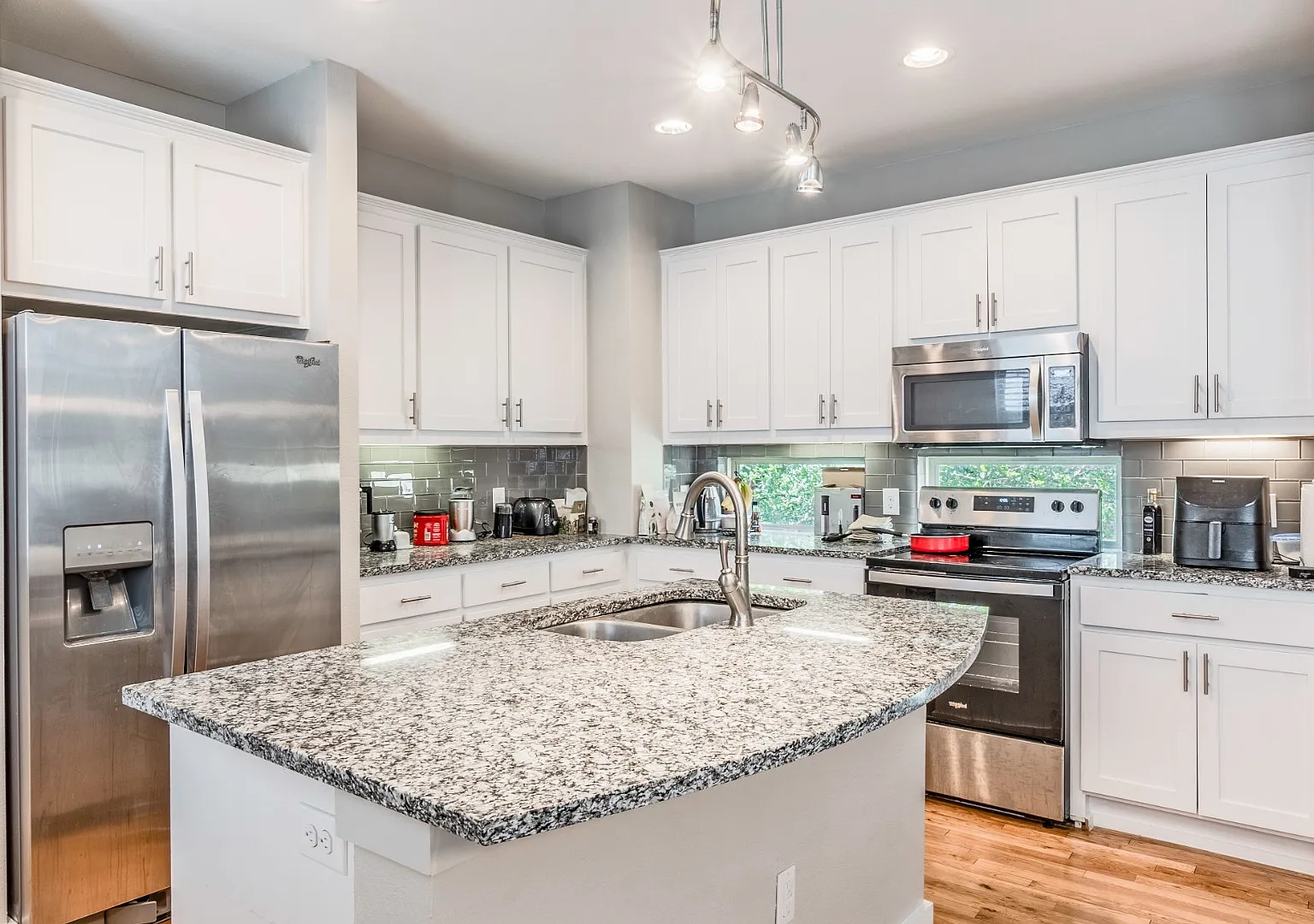 Corner Unit!! 2 Bed Townhome In Lower Greenville — Photo 3