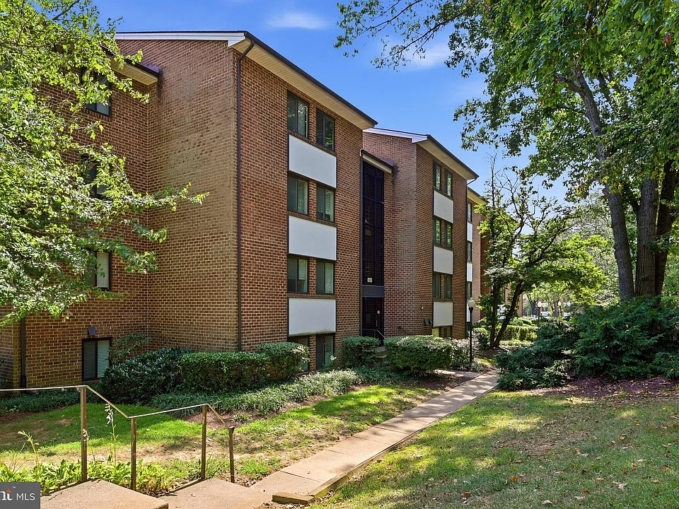 1405 Northgate Sq #32B