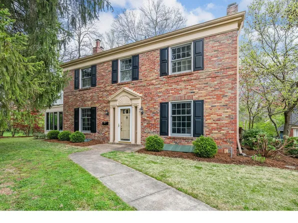 10 Hawthorne Ct, Saint Louis, MO 63122