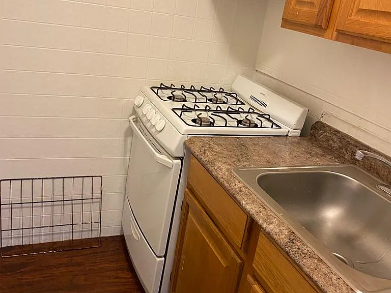 420 W Ruscomb St #2 — Photo 1