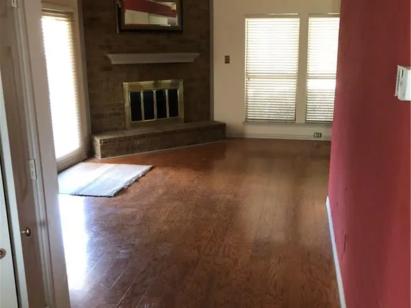 55 Morrow Dr, Bedford, TX 76021