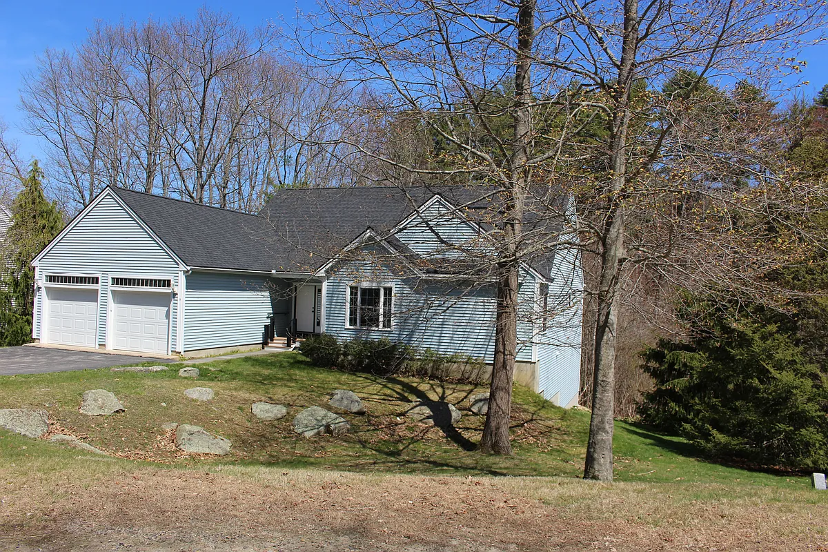 Building Photo - 19 Debra Ln