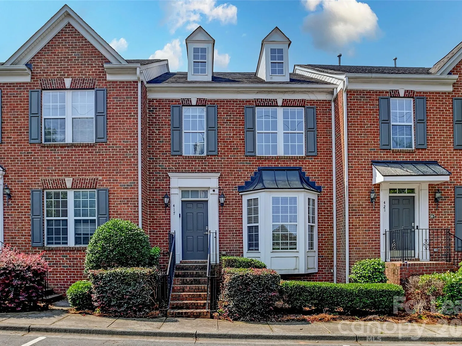 3 bed, 3.5 bath, $2,400 — Photo 2